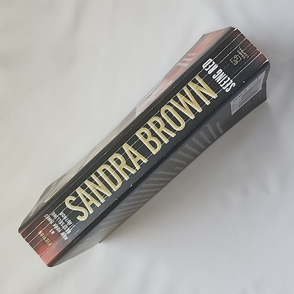 EUC Author Sandra Brown Seeing Red Paperback Novel Book - Picture 3 of 5